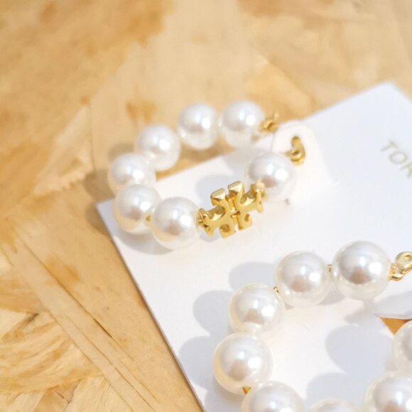 NEW Tory Burch Kira Pearl Hoop Earrings Gold - Picture 3 of 5